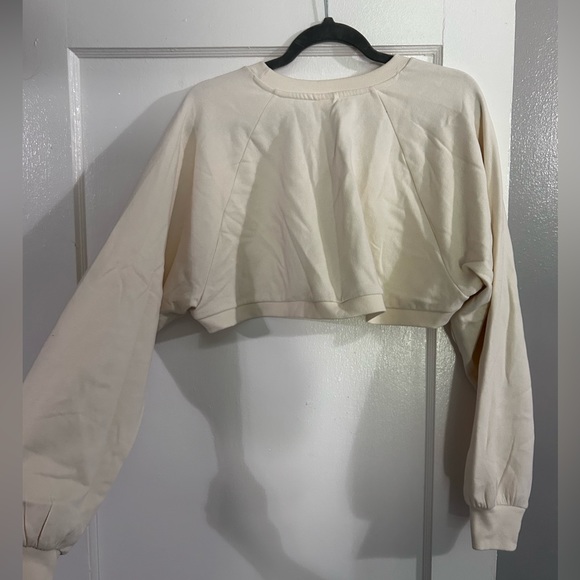 Cropped hoodie overlay. - Picture 2 of 3